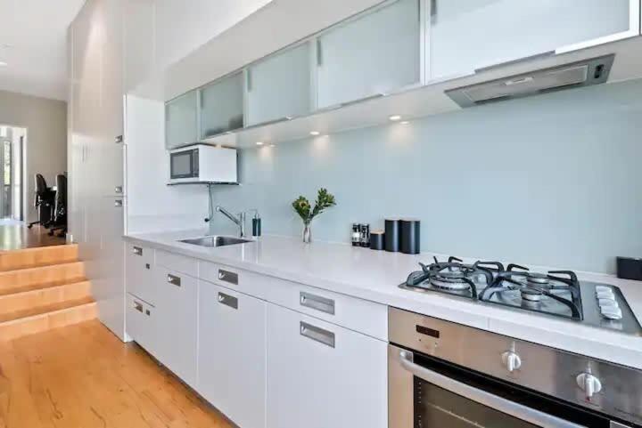 Luxury Lakeview 2 Bedroom Apartment Квинстаун Экстерьер фото